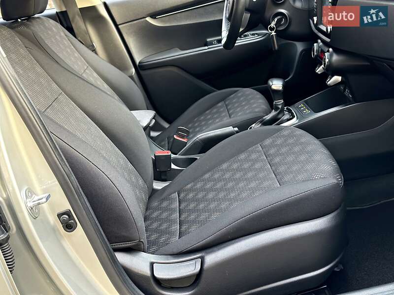 Внедорожник / Кроссовер Kia Rio X-Line 2018 в Одессе