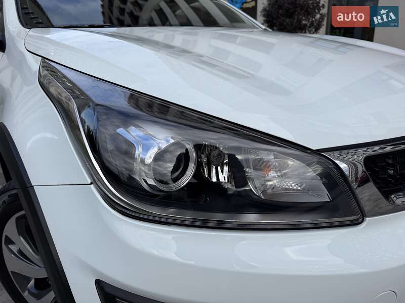 Позашляховик / Кросовер Kia Rio X-Line 2018 в Києві фото 24 Позашляховик / Кросовер Kia Rio X-Line 2018 в Києві