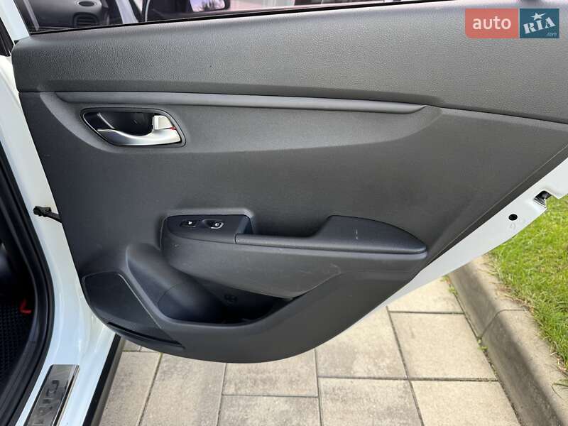 Внедорожник / Кроссовер Kia Rio X-Line 2018 в Киеве