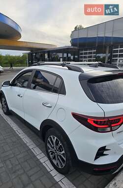 Позашляховик / Кросовер Kia Rio X 2021 в 