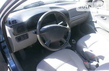 Седан Kia Rio 2001 в Днепре