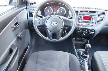 Седан Kia Rio 2010 в Киеве