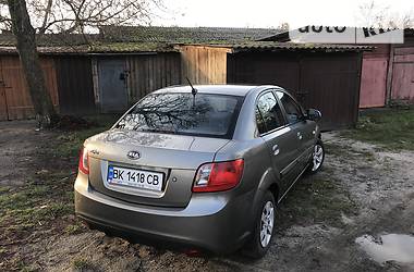 Седан Kia Rio 2011 в Березному