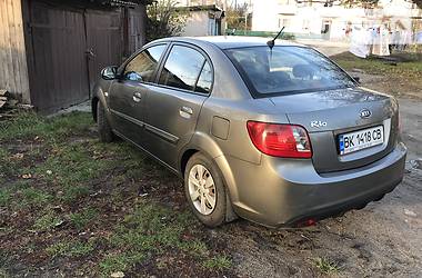 Седан Kia Rio 2011 в Березному