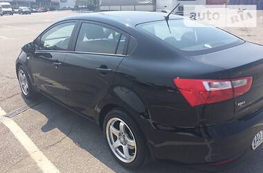 Седан Kia Rio 2017 в Ужгороде