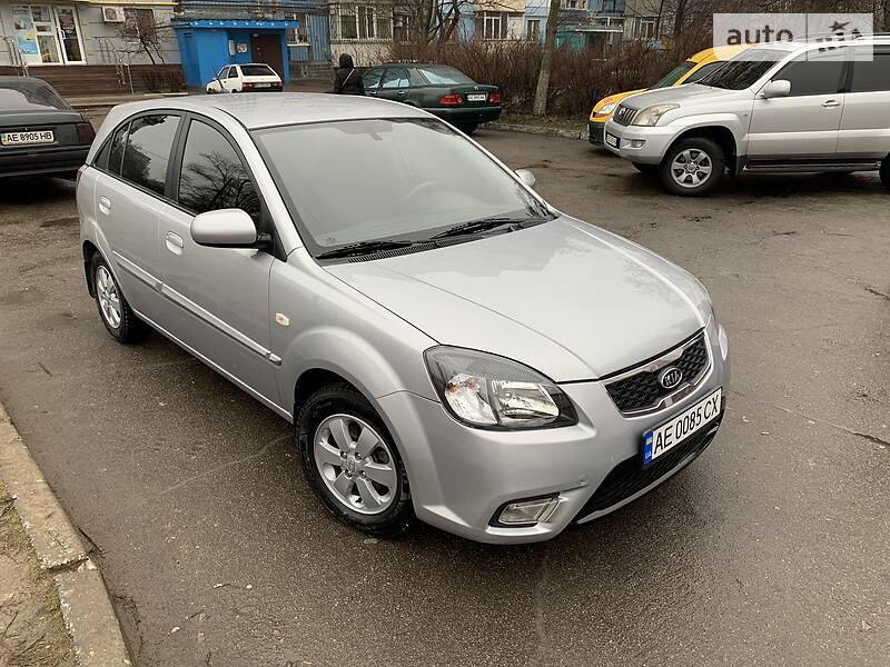 Хетчбек Kia Rio 2010 в Дніпрі