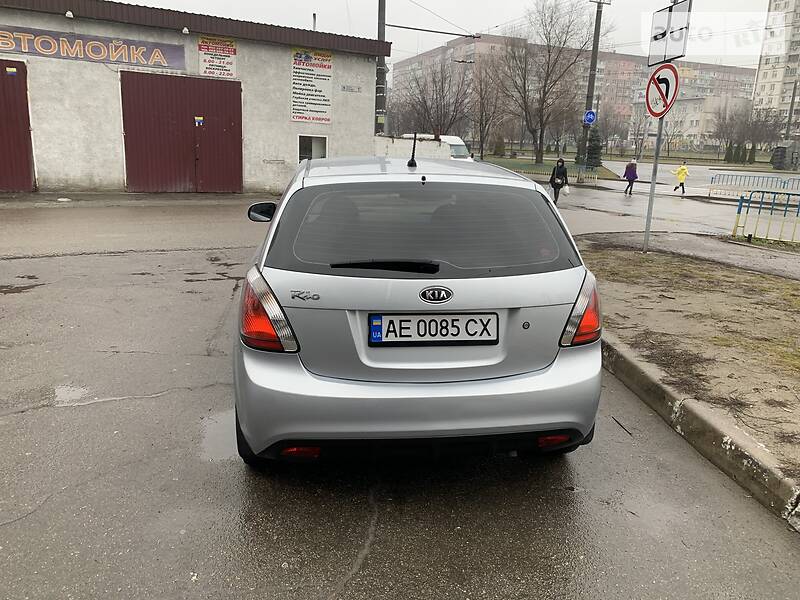 Хетчбек Kia Rio 2010 в Дніпрі