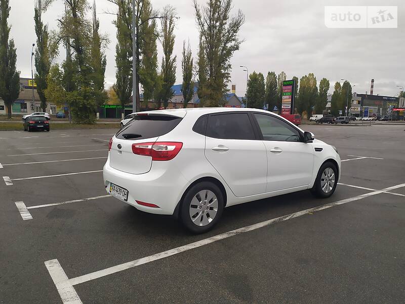 Хэтчбек Kia Rio 2012 в Киеве