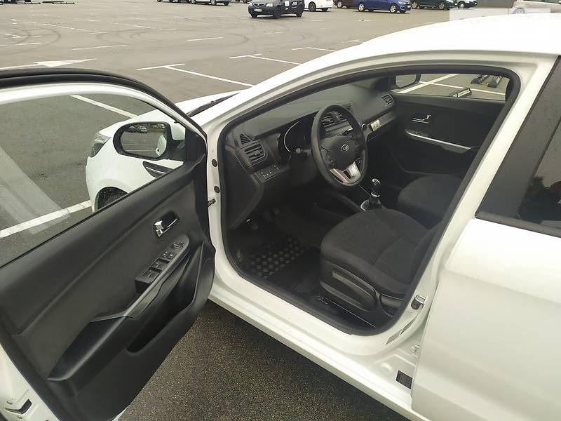 Хэтчбек Kia Rio 2012 в Киеве