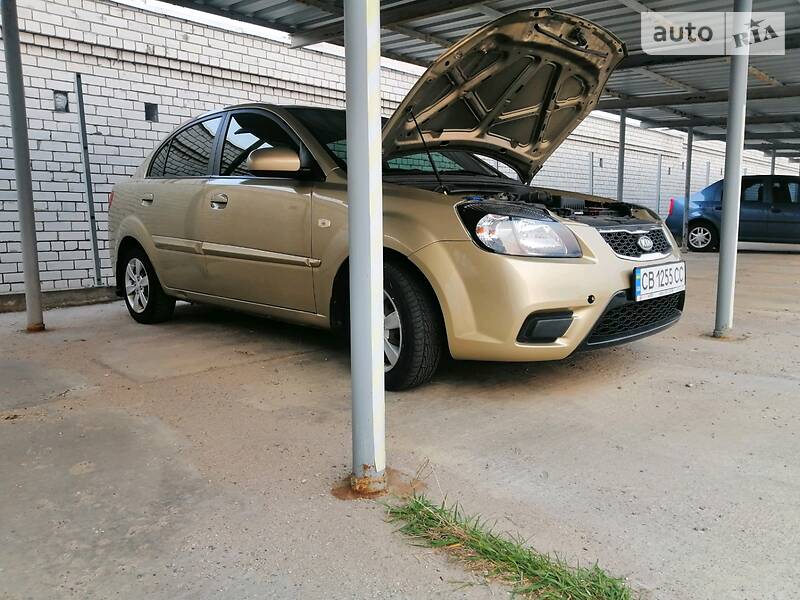 Седан Kia Rio 2010 в Чернігові