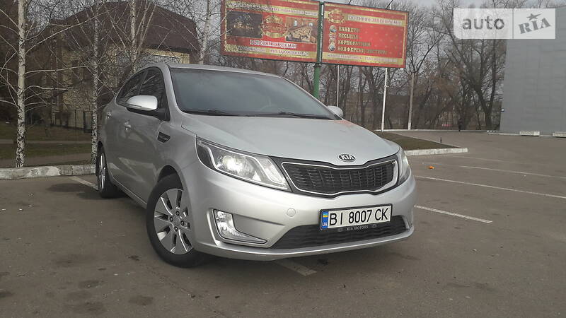Седан Kia Rio 2013 в Кременчуці