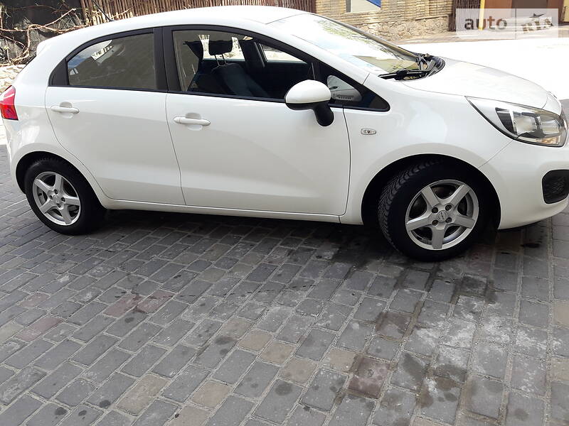 Хэтчбек Kia Rio 2012 в Харькове