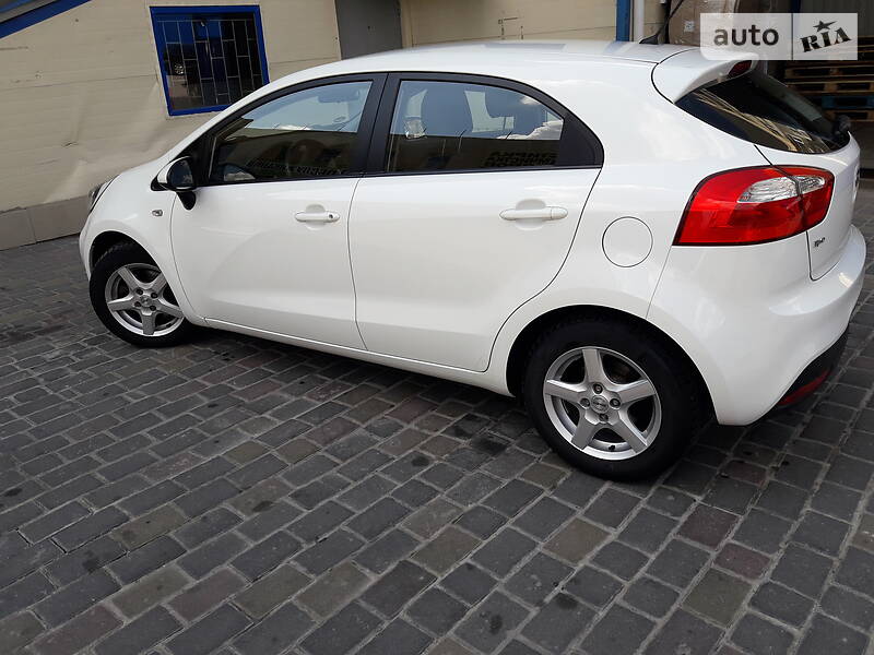 Хэтчбек Kia Rio 2012 в Харькове