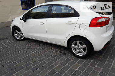 Хетчбек Kia Rio 2012 в 