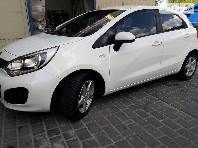 Хэтчбек Kia Rio 2012 в Харькове