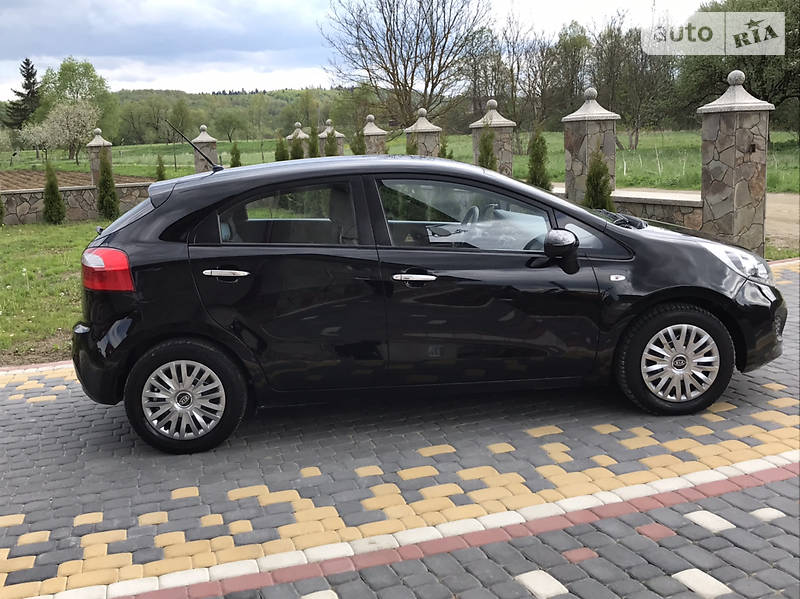 Хетчбек Kia Rio 2012 в Івано-Франківську