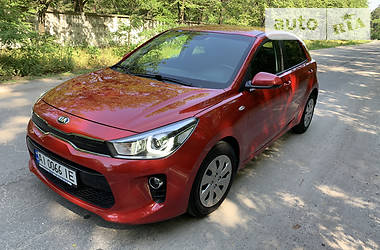 Хэтчбек Kia Rio 2017 в 