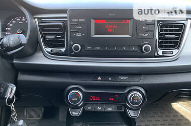 Хэтчбек Kia Rio 2017 в 