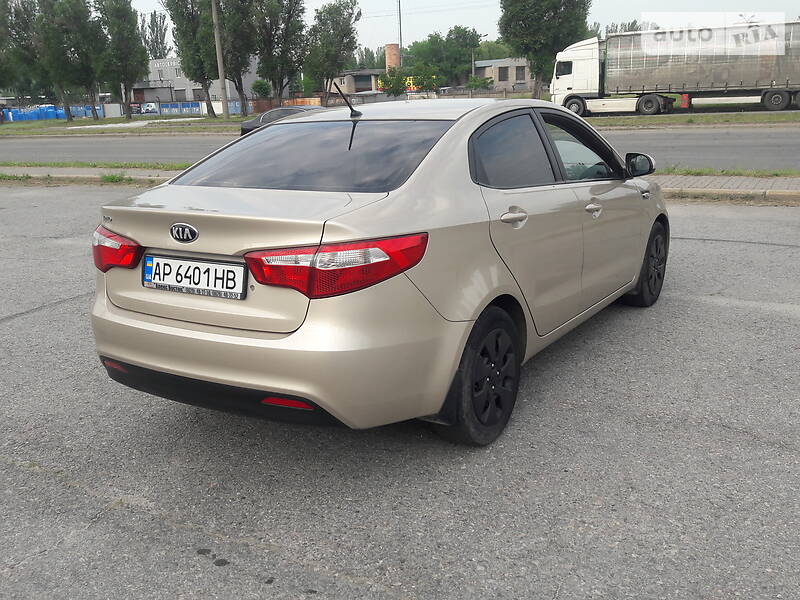Седан Kia Rio 2013 в Запоріжжі