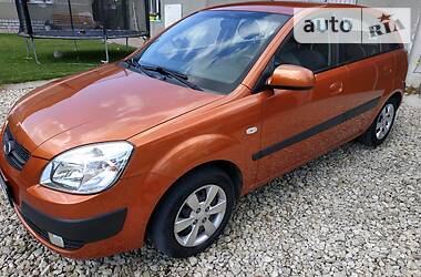 Хетчбек Kia Rio 2008 в 