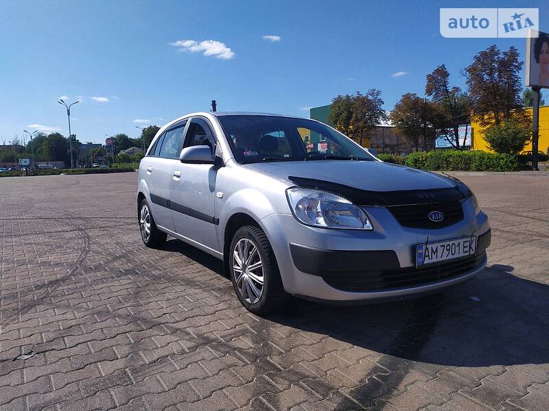 Хэтчбек Kia Rio 2009 в Житомире