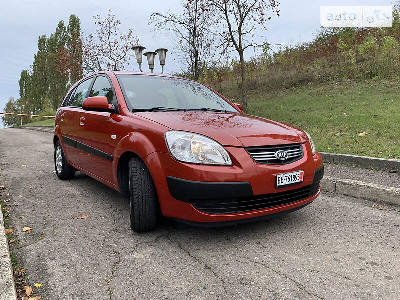 Хэтчбек Kia Rio 2008 в Ровно