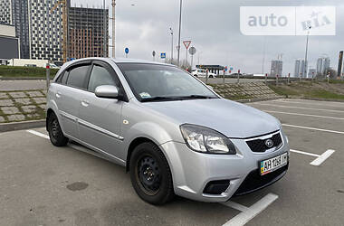 Хэтчбек Kia Rio 2011 в Киеве