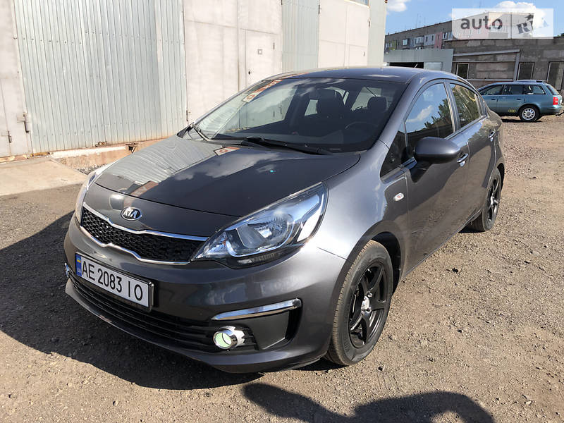 Седан Kia Rio 2015 в Кривом Роге