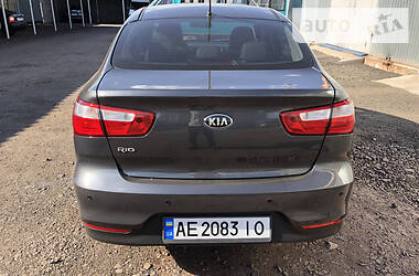 Седан Kia Rio 2015 в Кривом Роге