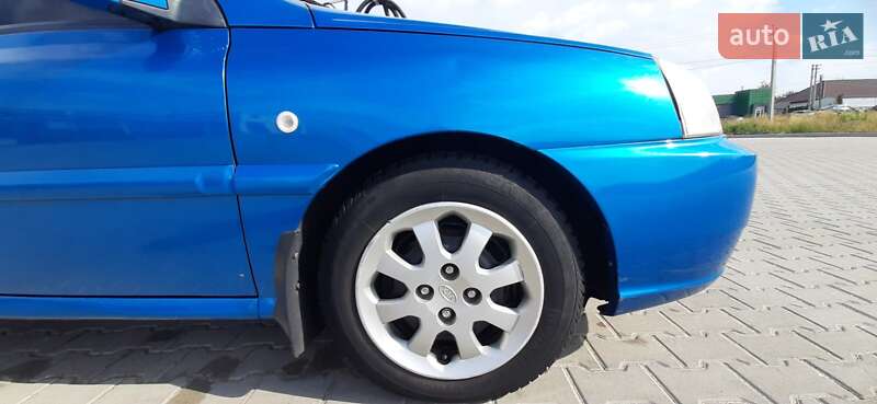 Хэтчбек Kia Rio 2004 в Гадяче