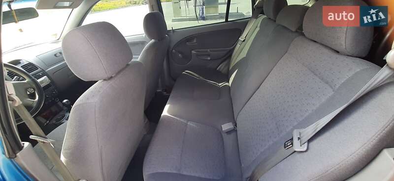 Хетчбек Kia Rio 2004 в Гадячі