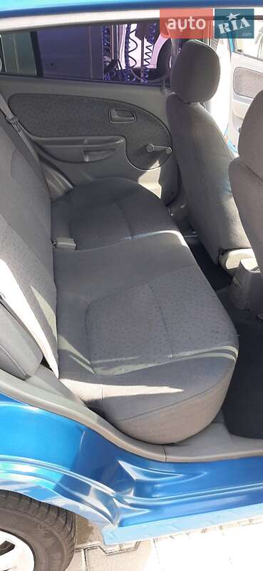 Хетчбек Kia Rio 2004 в Гадячі