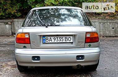 Хэтчбек Kia Rio 1997 в 