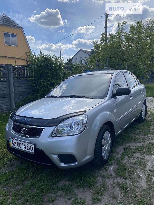 Седан Kia Rio 2011 в Бердичеве