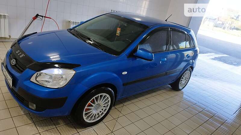 Хетчбек Kia Rio 2006 в Первомайську