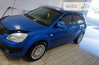 Хэтчбек Kia Rio 2006 в 
