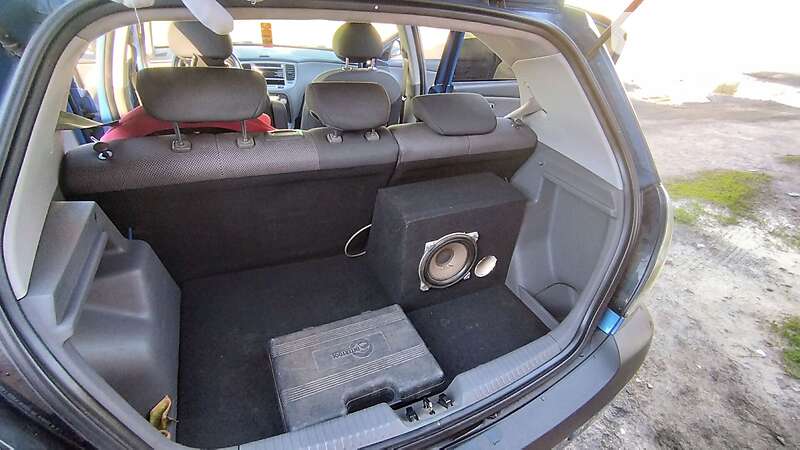 Хетчбек Kia Rio 2006 в Первомайську