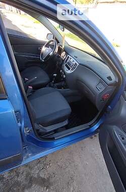 Хэтчбек Kia Rio 2006 в 