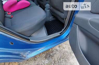 Хэтчбек Kia Rio 2006 в 