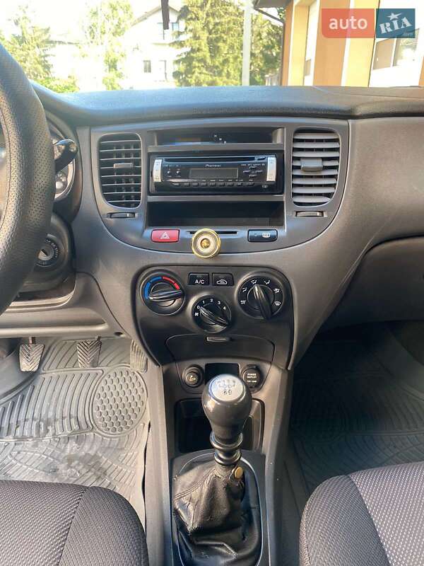 Хетчбек Kia Rio 2006 в Івано-Франківську