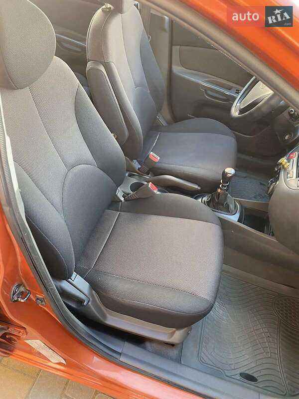 Хетчбек Kia Rio 2006 в Івано-Франківську