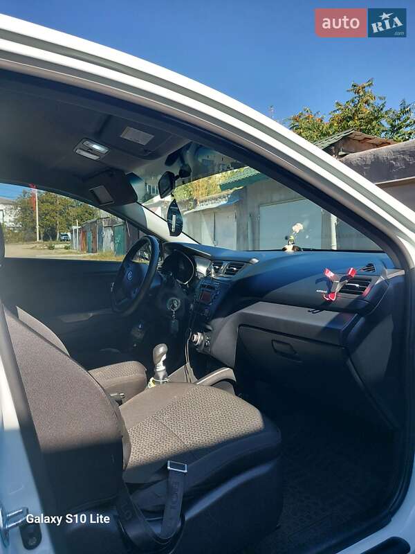 Седан Kia Rio 2012 в Вознесенске