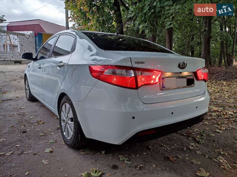 Седан Kia Rio 2013 в Украинке