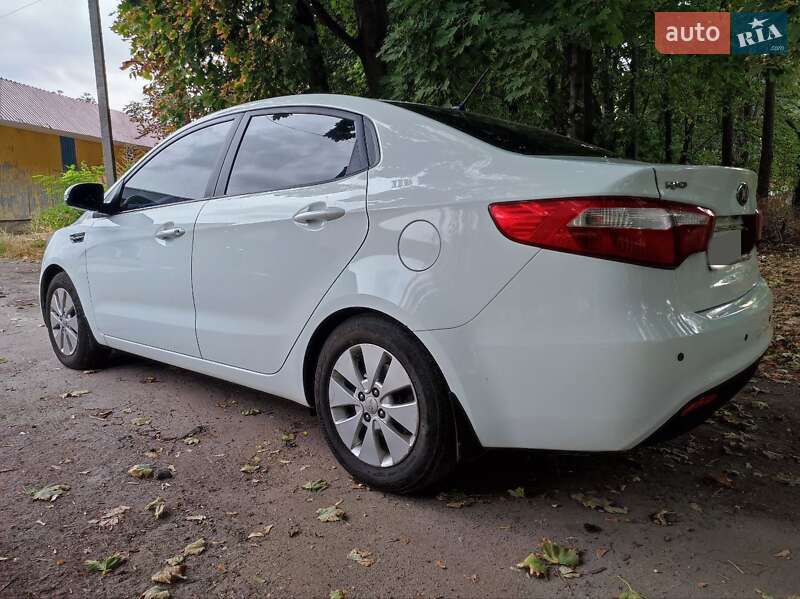 Седан Kia Rio 2013 в Украинке