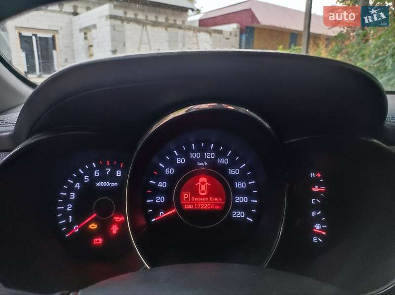 Седан Kia Rio 2013 в Украинке