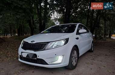 Седан Kia Rio 2013 в Украинке