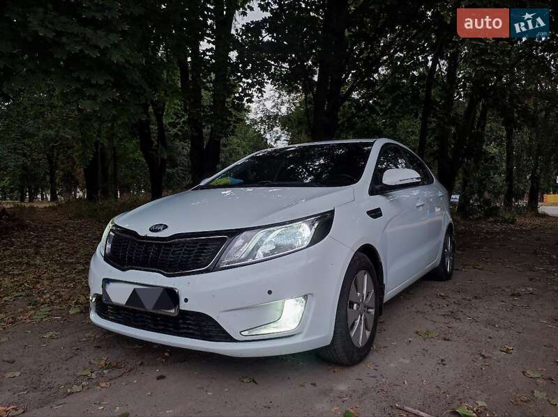 Седан Kia Rio 2013 в Украинке