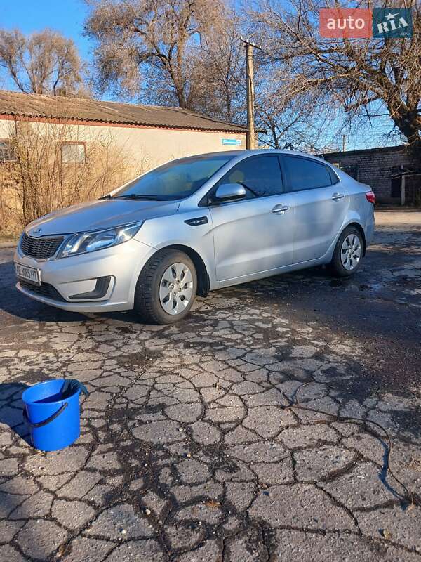 Седан Kia Rio 2013 в Кривом Роге