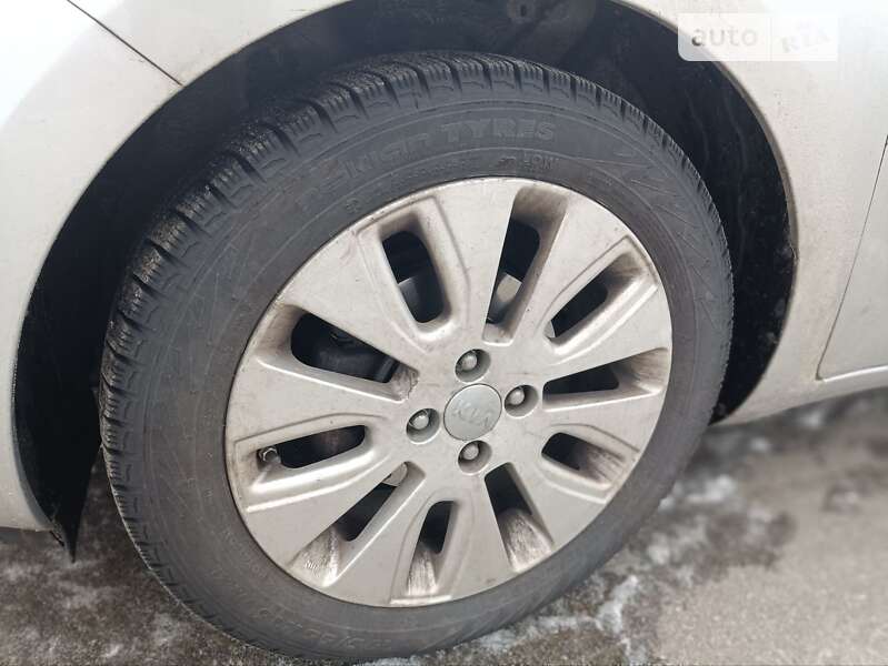 Хетчбек Kia Rio 2014 в Києві
