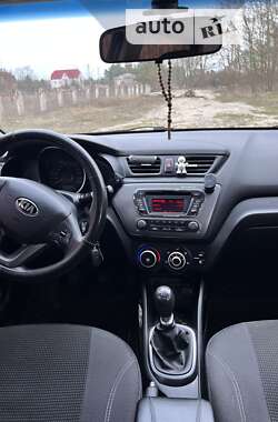 Седан Kia Rio 2013 в Вараші